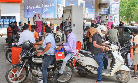 தொடர்ந்து 3வது நாளாக இன்றும் பெட்ரோல், டீசல் விலை உயர்வு