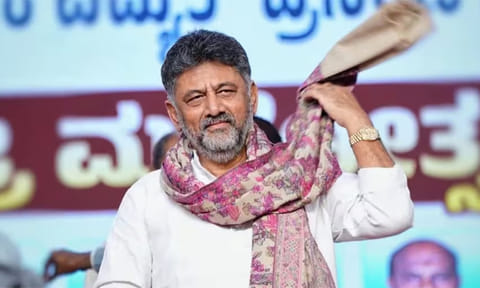 சிறைவாசம் முதல் சிம்மாசனம் வரை.. டி.கே.சிவக்குமாரின் அரசியல் பயணம்