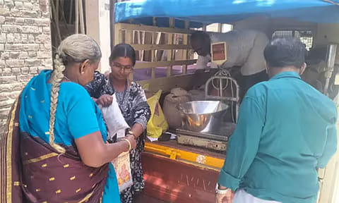 வீடுகளில் ரேஷன் பொருட்கள்