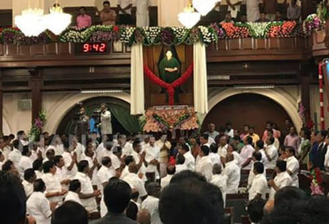 தமிழக சட்டப்பேரவையில் ஜெயலலிதா உருவப்படத்தை சபாநாயகர் தனபால் திறந்து வைத்தார்