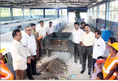 திடக்கழிவு மேலாண்மை திட்டத்தில் குப்பைகளை அரைக்கும் நவீன எந்திரம்