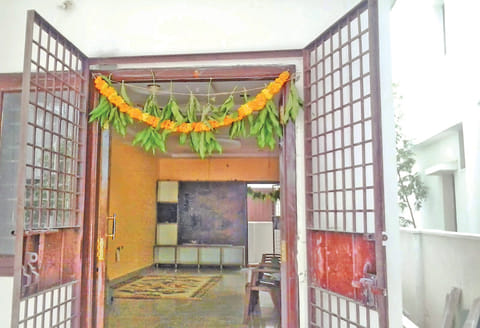 புதுமனை புகுவிழாவிற்கான ஆயத்த பணிகள்