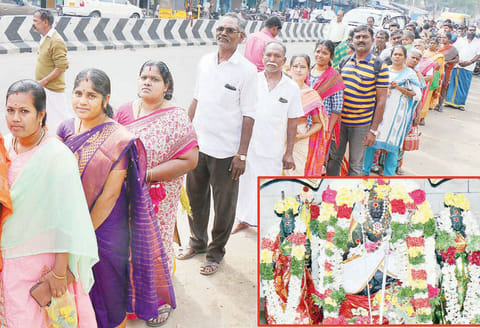 வயலூர் முருகன் கோவிலில் தைப்பூச விழா நீண்ட வரிசையில் நின்று பக்தர்கள் தரிசனம்