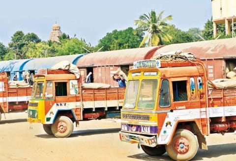 கும்பகோணத்துக்கு பெரிய வெங்காயம் வரத்து அதிகரிப்பு கிலோ ரூ.10-க்கு விற்பதால் விவசாயிகள் கவலை