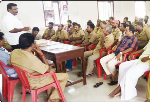புதுச்சேரியில் ஆட்டோ தொழிலாளர்கள் நல வாரியம் அமைக்க வேண்டும்