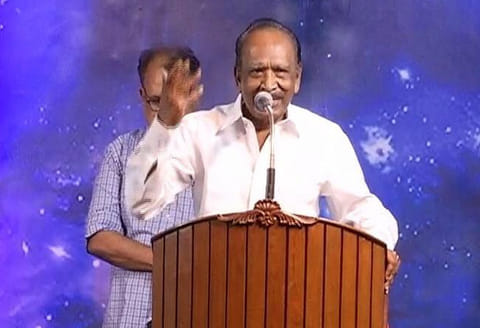 ரஜினியின் அறிவிப்பை எதிர்பார்த்து காத்திருக்கிறேன் - இயக்குநர் மகேந்திரன் பேச்சு