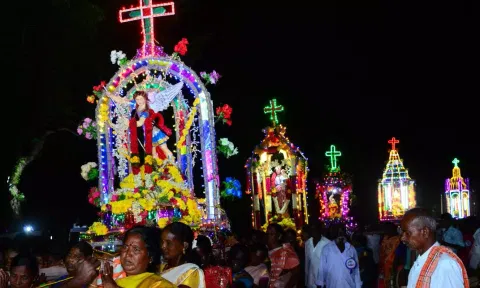 ஓரியூரில் ஆரோக்கிய அன்னை பிறப்பு விழா தேர் பவனி