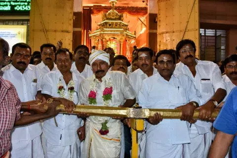 பழனி முருகன் கோவிலில் முன்னாள் அமைச்சர் செங்கோட்டையன் சாமி தரிசனம்