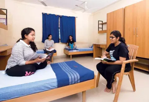 விடுதி மாணவிகள் பாதுகாப்பில் பெற்றோரின் பங்கு
