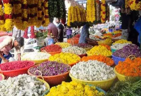 பரமத்திவேலூரில் பூக்கள் விலை உயர்வு