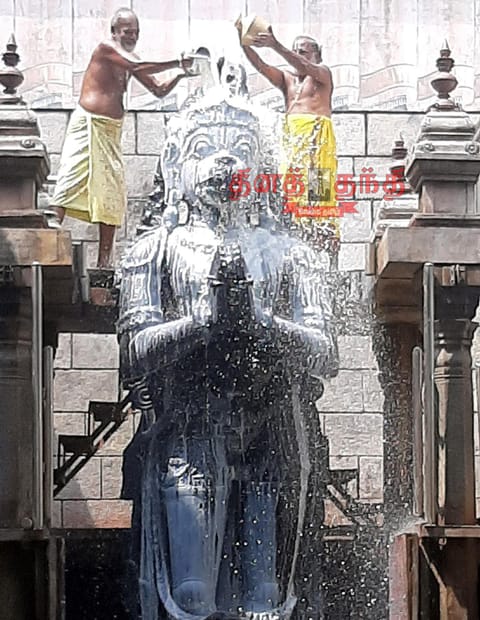 நாமக்கல் ஆஞ்சநேயருக்கு சிறப்பு அபிஷேகம்