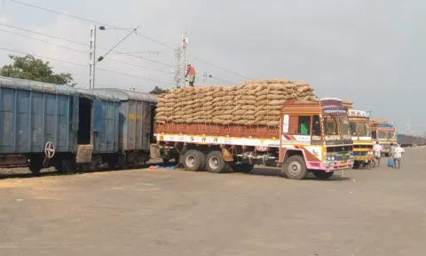 சின்னசேலத்திற்கு 2 ஆயிரம் டன் நெல்மூட்டைகள் வந்தன