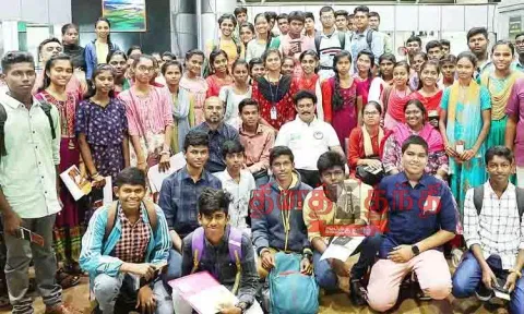 67 மாணவ-மாணவிகள் துபாய்க்கு கல்வி சுற்றுலா