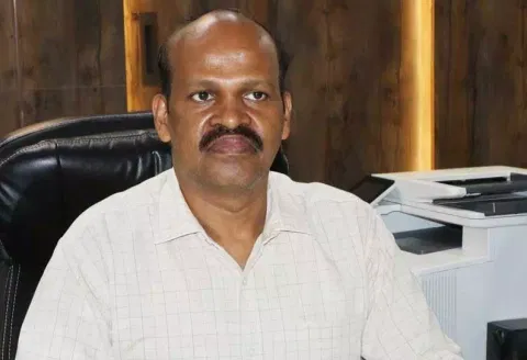 கம்மாபுரம் ஒன்றியத்தில் வீடுகள் கட்டும் பணிகளை விரைந்து முடிக்கவேண்டும் ஊராட்சி மன்ற தலைவர்களுக்கு கலெக்டர் உத்தரவு