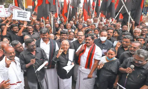 தமிழக மக்களின் நலன் காக்க கவர்னர் எந்த முயற்சியும் எடுக்கவில்லை - கி.வீரமணி