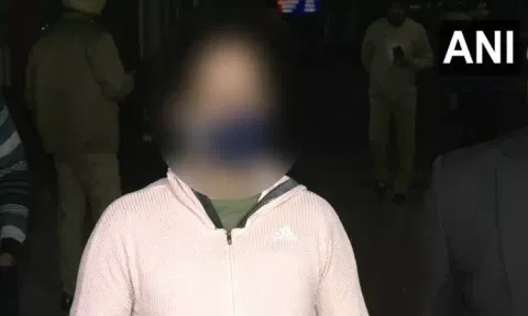 ரூ.1 கோடி தருகிறோம்; நாட்டை விட்டு போ: மந்திரி மீது பாலியல் புகார் அளித்த பெண் பயிற்சியாளருக்கு மிரட்டல்