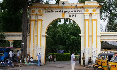 அரசு உயர்நிலை, மேல்நிலைப்பள்ளிகளை சேர்ந்த 15 தலைமை ஆசிரியர்களுக்கு பதவி உயர்வு - பள்ளிக்கல்வித்துறை உத்தரவு