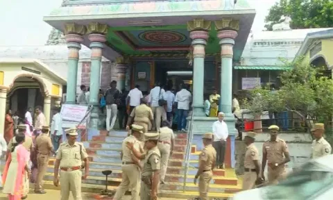 கோகுல்ராஜ் கொலை வழக்கு: திருச்செங்கோடு கோவிலில் சென்னை ஐகோர்ட்டு நீதிபதிகள் நேரில் ஆய்வு
