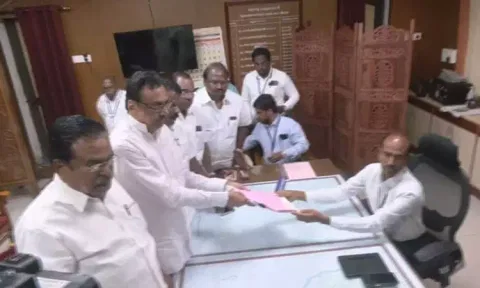ஈரோடு இடைத்தேர்தல்: காங்கிரஸ் வேட்பாளர் ஈ.வி.கே.எஸ் இளங்கோவன் வேட்புமனு தாக்கல்..!