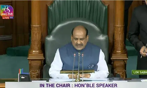 அதானி விவகாரத்தில் கூட்டு குழு விசாரணை தேவை; எதிர்க்கட்சிகள் அமளியால் இரு அவைகளும் மதியம் 2 மணி வரை ஒத்தி வைப்பு