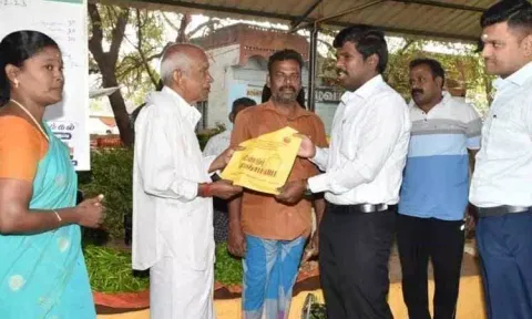 பிளாஸ்டிக் கழிவுகள் அகற்றும் பணியை பார்வையிட்ட கலெக்டர்
