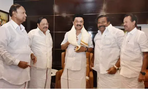 ஈரோடு இடைத்தேர்தல்: காங்கிரஸ் வேட்பாளர் முன்னிலை - முதல்-அமைச்சரை சந்தித்து வாழ்த்து தெரிவித்த அமைச்சர்கள்..!