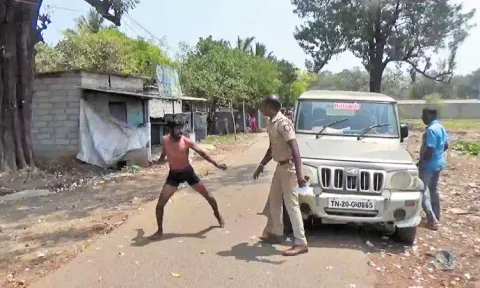 கும்மிடிப்பூண்டி இலங்கை தமிழர் முகாமில் சப்-இன்ஸ்பெக்டரை பீர் பாட்டிலால் குத்தி கொல்ல முயற்சி