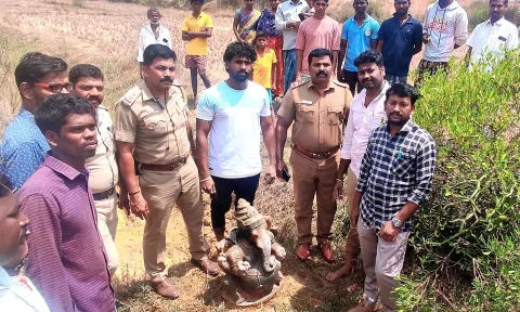 மண்ணில் புதைந்திருந்த விநாயகர் சிலை கண்டெடுப்பு