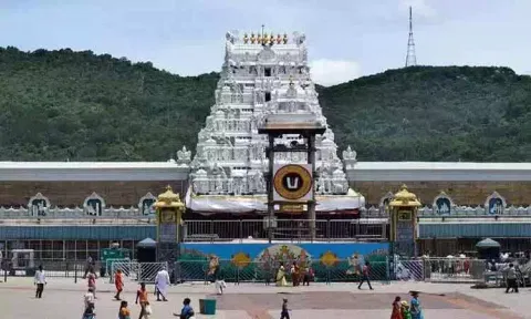 திருப்பதி ஏழுமலையான் கோவிலில் ஏப்ரல் மாதத்திற்கான ரூ.300 தரிசன டிக்கெட் நாளை மறுநாள் வெளியீடு