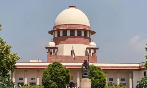 அதிமுக விதிகளில் திருத்தம் தொடர்பான வழக்கு; விசாரணை ஒத்திவைத்தது சுப்ரீம் கோர்ட்