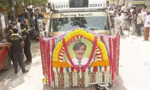 நடிகர் மனோபாலாவின் உடல் தகனம்;இறுதி சடங்கு செய்த ஒரே மகன் இதயத்தை கனக்க செய்த காட்சிகள்