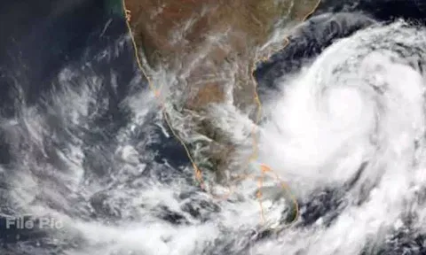 மோக்கா புயல் - மீனவர்களுக்கு பேரிடர் மேலாண்மைத் துறை எச்சரிக்கை