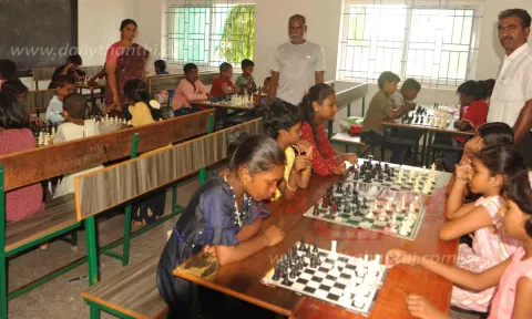 பள்ளி மாணவ-மாணவிகளுக்கான சதுரங்க போட்டி