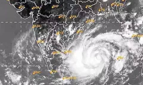 வங்க கடலில் உருவான 'மோக்கா புயல்' கரையை கடந்தது...!