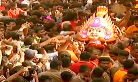 குடியாத்தம் கெங்கையம்மன் கோவில் சிரசு திருவிழா - ஆயிரக்கணக்கான பக்தர்கள் சாமி தரிசனம்