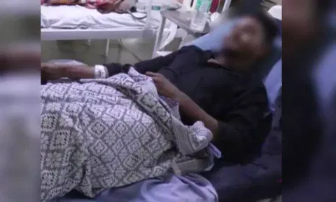 புதிய ஆடையும், கண்ணாடியும் அணிந்து வந்த நபர் மீது கும்பல் தாக்குதல், பெண் மானபங்கம் - குஜராத்தில் அதிர்ச்சி சம்பவம்