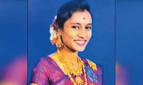 மின்விசிறியை சரி செய்தபோது மின்சாரம் தாக்கி இளம்பெண் பலி