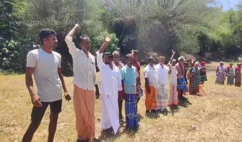 குளத்தில் மணல் எடுக்க வந்த வாகனத்தை மறித்து போராட்டம்