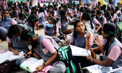 10, 11, 12ம் வகுப்பு மாணவர்களுக்கு மாலை நேர வகுப்புகள் கட்டாயம் - பள்ளிக்கல்வித்துறை உத்தரவு