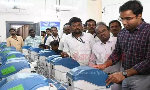 மின்னணு வாக்குப்பதிவு எந்திரங்களின் முதல் நிலை சரிபார்ப்பு பணிகள் முடிவடைந்தது; கலெக்டர் பார்வையிட்டார்
