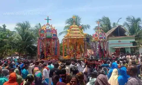 காரங்காடு தூய செங்கோல் மாதா ஆலய திருவிழாவில் சப்பர பவனி