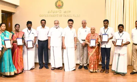 மாநில அளவிலான முன்மாதிரி கிராம ஊராட்சிகளுக்கு பரிசுத்தொகை: முதல்-அமைச்சர் மு.க.ஸ்டாலின் வழங்கினார்