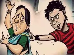 காலிங்கராயன்பாளையத்தில் வீட்டில் தனியாக இருந்த மூதாட்டியை தாக்கி 5 பவுன் நகை பறிப்பு