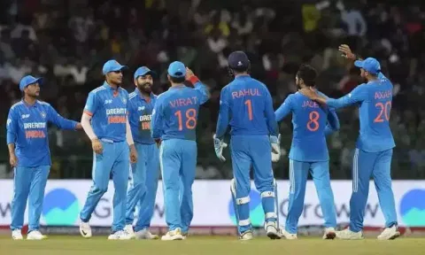 உலகக்கோப்பை தொடருக்கு 4 வேகப்பந்து வீச்சாளர்களுடன் செல்வது மகிழ்ச்சி - பராஸ் மாம்ப்ரே