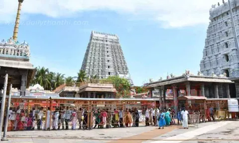 அருணாசலேஸ்வரர் கோவிலில் பக்தர்கள் கூட்டம் அலைமோதியது