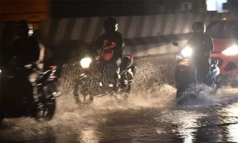 நாமக்கல், ராசிபுரம் பகுதிகளில் கனமழை காரணமாக மின்சாரம் துண்டிப்பு - பொதுமக்கள் அவதி