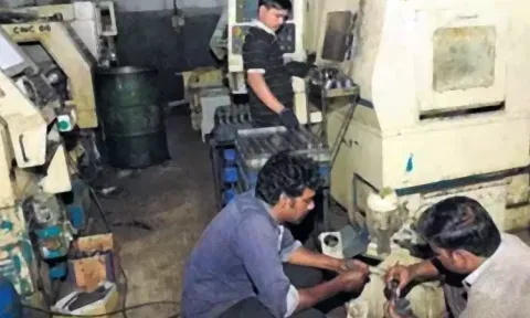 மின்கட்டண உயர்வை கண்டித்து வேலைநிறுத்தம்; சிறு,குறு தொழிற்துறையினருடன் அமைச்சர்கள் பேச்சுவார்த்தை