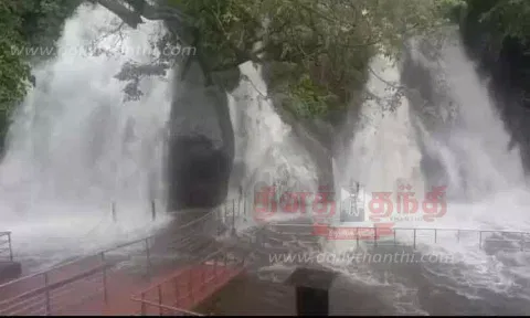 குற்றாலம் அருவிகளில் வெள்ளப்பெருக்கு