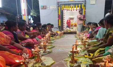 ஆறுமுகநேரி கோவிலில் திருவிளக்கு பூஜை