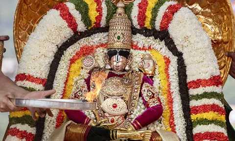 நவராத்திரி பிரம்மோற்சவம் 3-வது நாள் விழா: சிம்ம வாகனத்தில் மலையப்ப சுவாமி வீதிஉலா